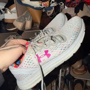 Under Armour Women’s grey Knit Running Shoes with Pink Logo